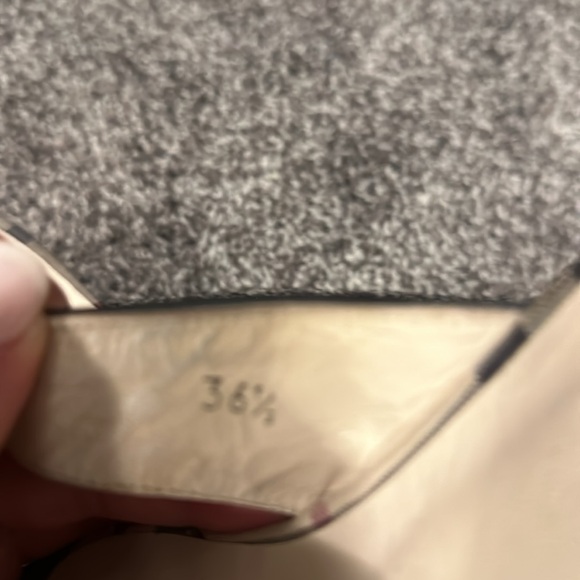 Used Burberry authentic kitten heel thong style - Picture 2 of 5